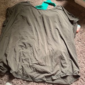 Mondetta preformance and luxury top